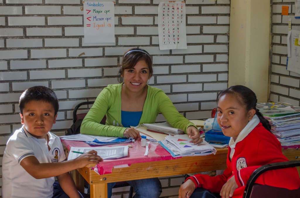 Students and teacher at the 18 de Marzo school. @coreylatislaw.com